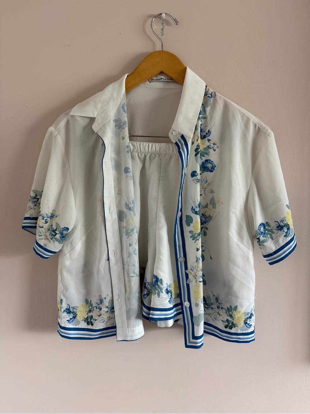 Abercrombie & Fitch White Floral Button-Down Top & Shorts Set with Blue Trim